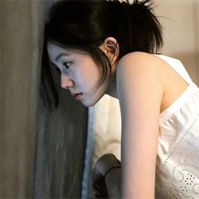 橙色女孩